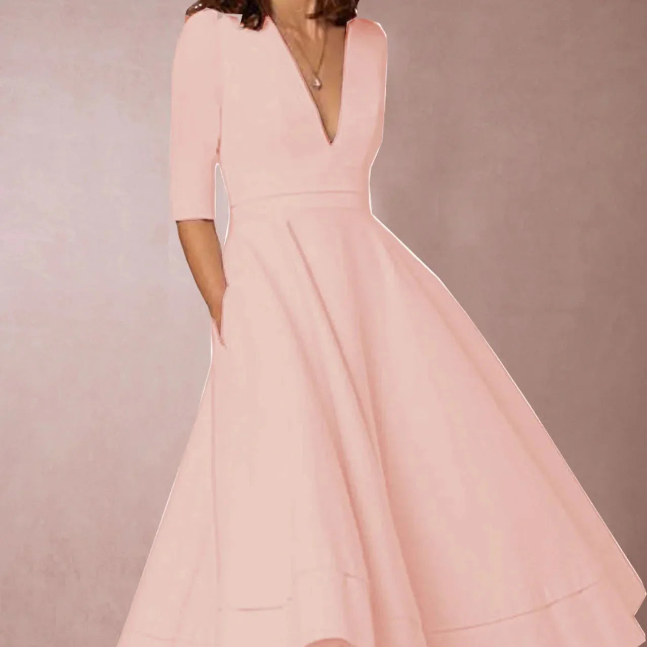 Abito rosa elegante con scollo a V e maniche a tre quarti, design classico e sofisticato, perfetto per eventi formali e cerimonie.