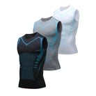 Tre canotte sportive senza maniche in nero, grigio e bianco, con design ergonomico e dettagli blu, ideali per allenamento e fitness.